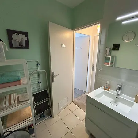 Appartement 2 Pièces Avec Balcon, Proche Et Commerces - 4 Couchages - Fr-1-224c-129 *