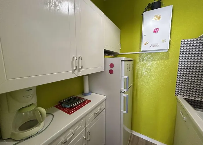 Apartment 2 Pieces Avec Balcon, Proche Et Commerces - 4 Couchages - Fr-1-224c-129 *